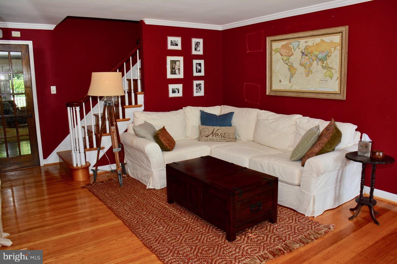 943 Sara Drive Springfield, PA 19064 - Photo 7 of 36