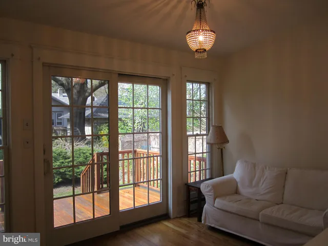 a view of a livingroom with furniture