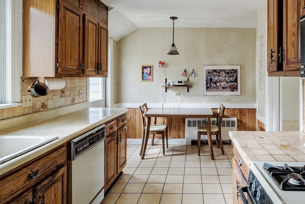 28 Cushing Road Brookline, MA 02445 - Photo 5 of 7