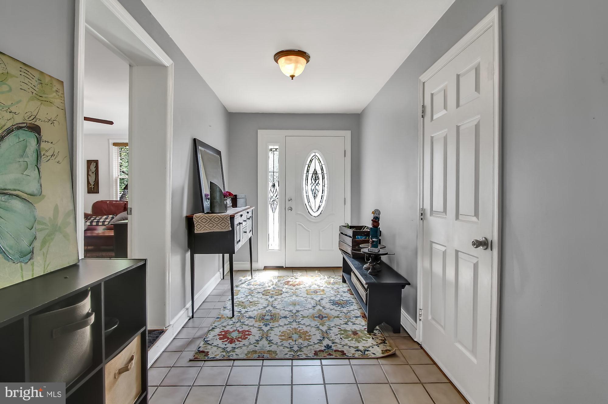 10 Boxwood Road Manchester, PA 17345 - Photo 2 of 25 Entry way with Ceramic tile
