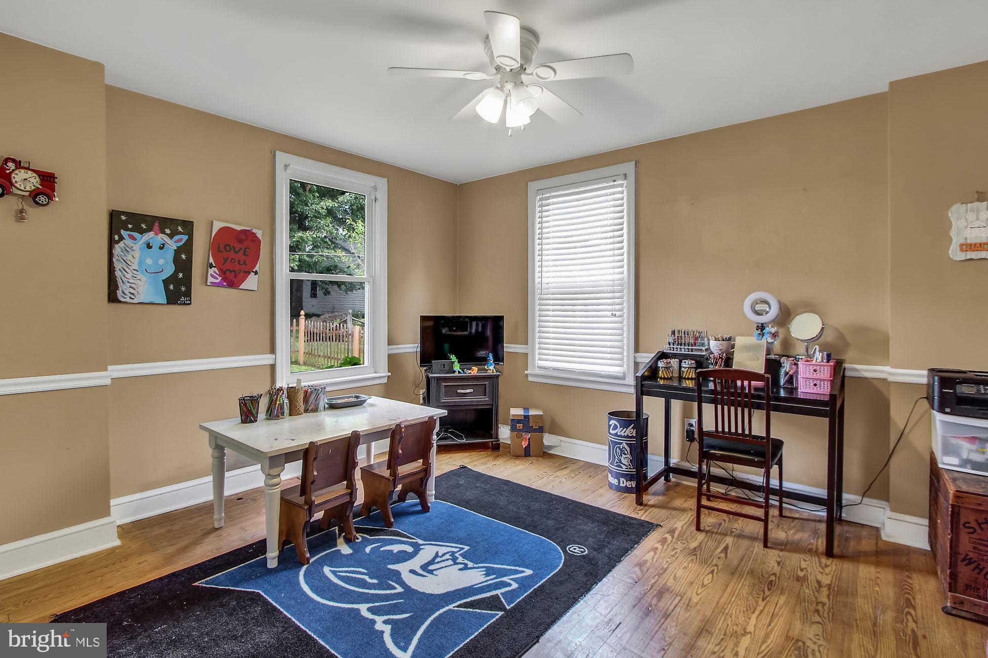 10 Boxwood Road Manchester, PA 17345 - Photo 11 of 25 2nd 1st floor bedroom with hardwood flooring