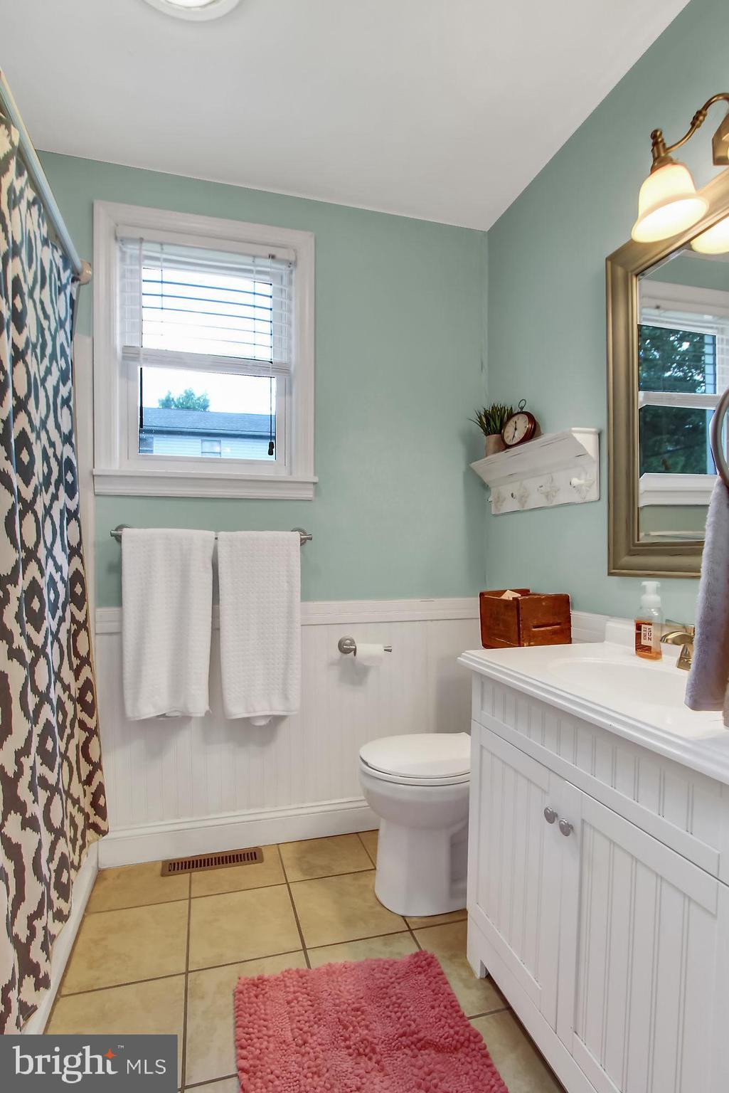 10 Boxwood Road Manchester, PA 17345 - Photo 13 of 25 1st floor bath