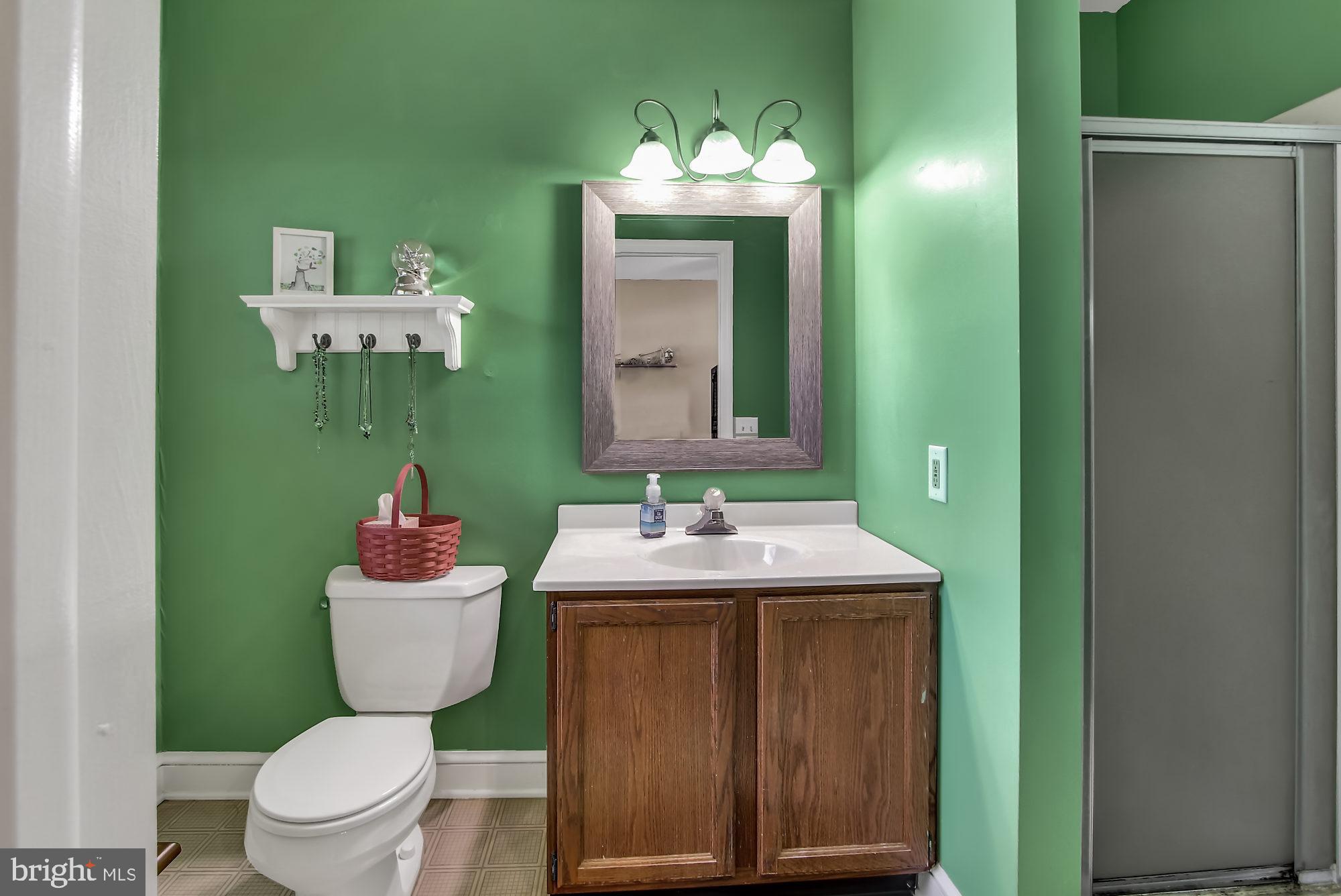10 Boxwood Road Manchester, PA 17345 - Photo 16 of 25 2nd floor bath