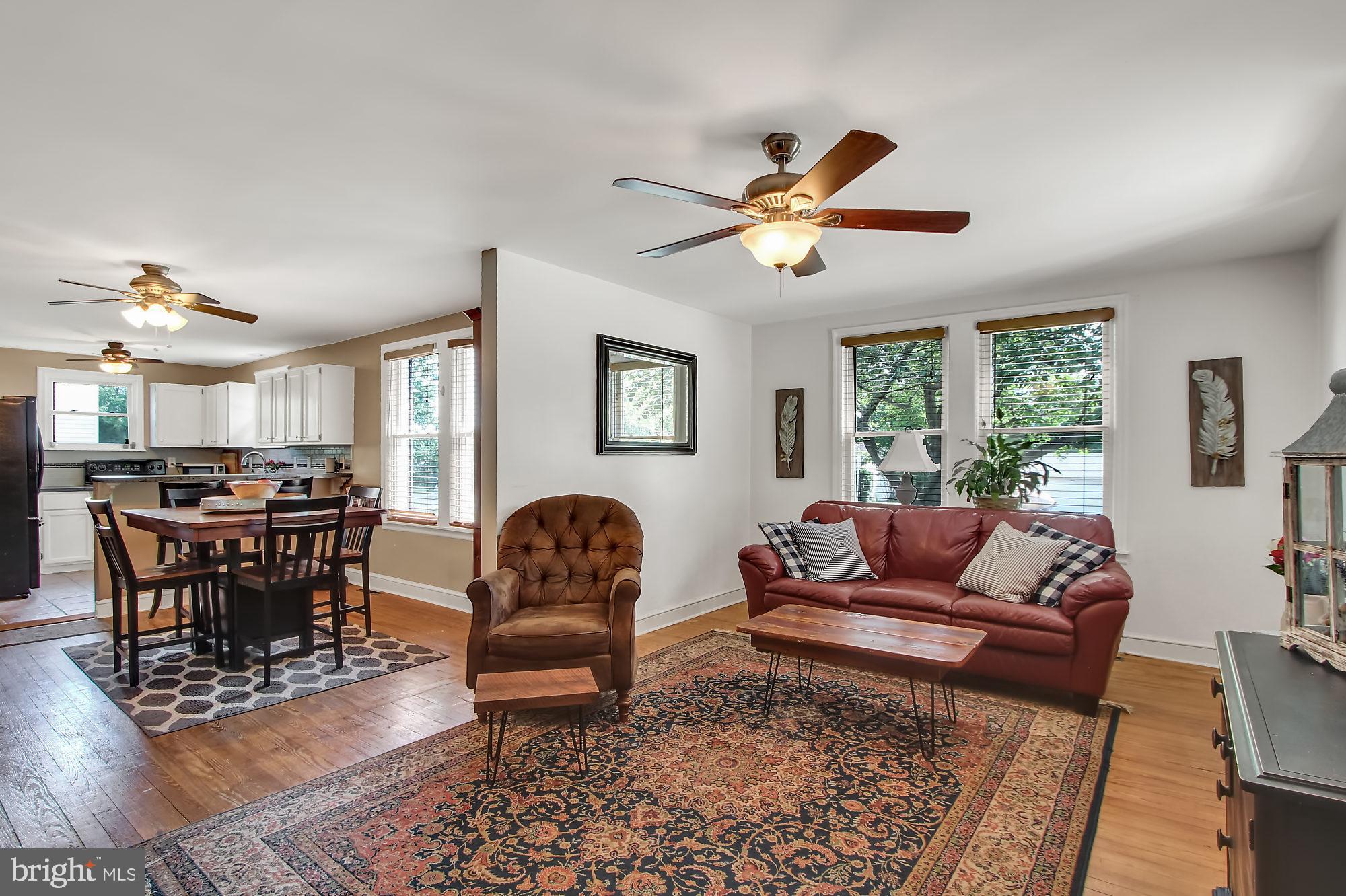 10 Boxwood Road Manchester, PA 17345 - Photo 3 of 25 Living room open concept