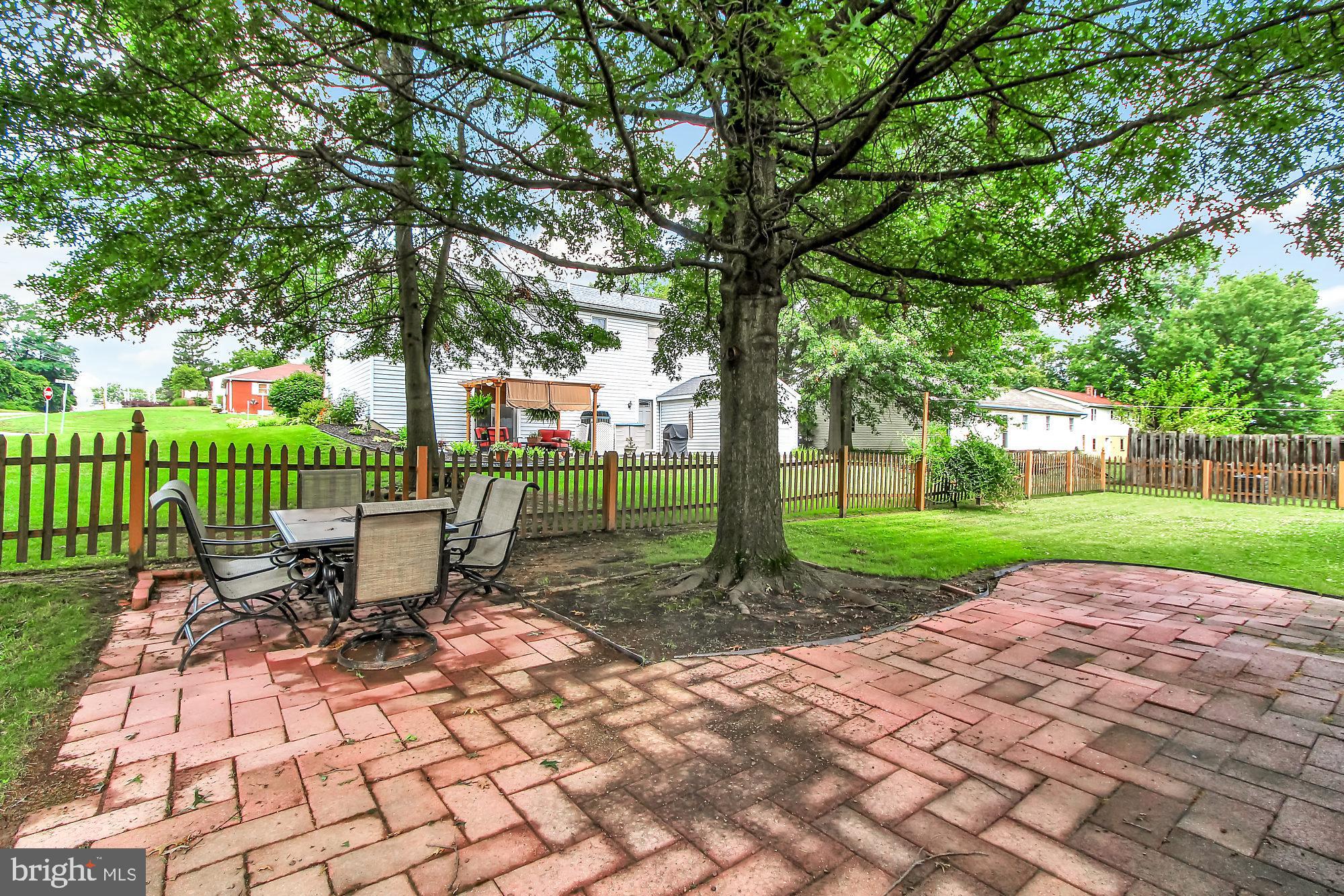 10 Boxwood Road Manchester, PA 17345 - Photo 21 of 25 Patio with fenced in yard