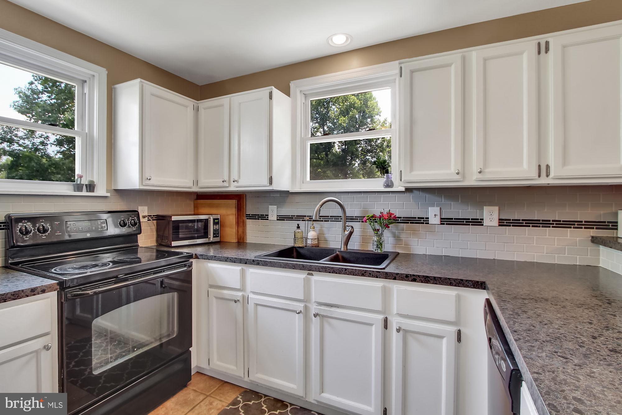 10 Boxwood Road Manchester, PA 17345 - Photo 8 of 25 Kitchen