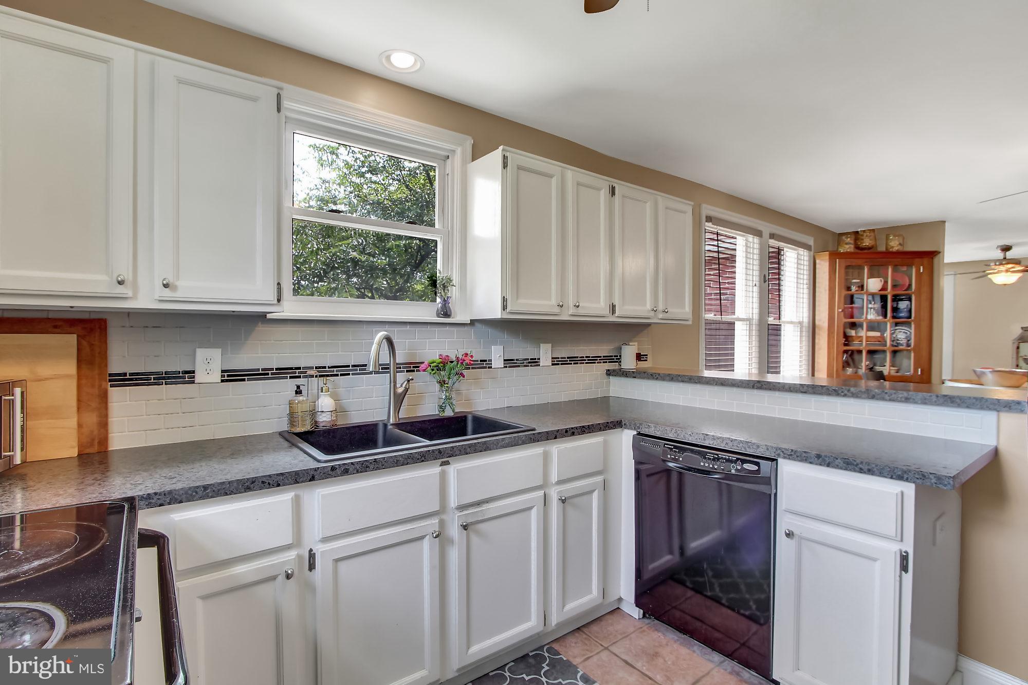 10 Boxwood Road Manchester, PA 17345 - Photo 9 of 25 Kitchen