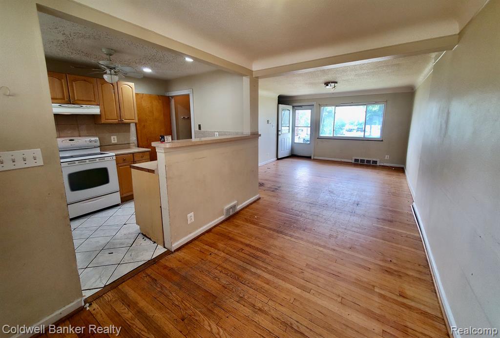 11006 Middlebelt Road Livonia, MI 48150 - Photo 3 of 13