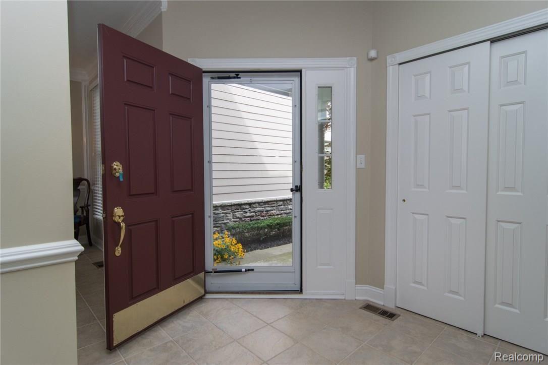 24981 Reeds Pointe Drive Novi, MI 48374 - Photo 8 of 66 DSC_0001.jpg