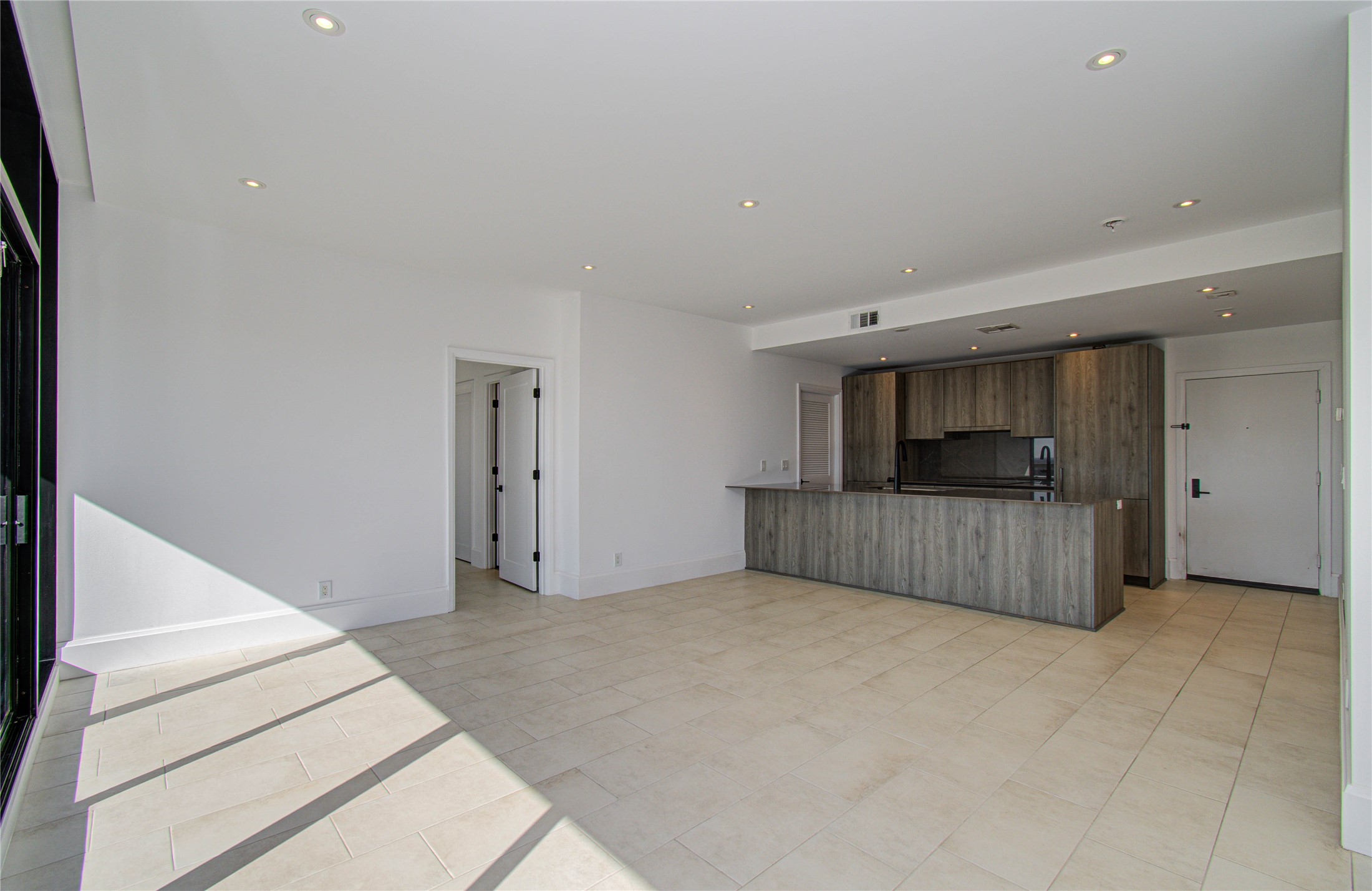 1701 Hermann Drive, Unit 20D Houston, TX 77004 - Photo 11 of 35 a view of an empty room