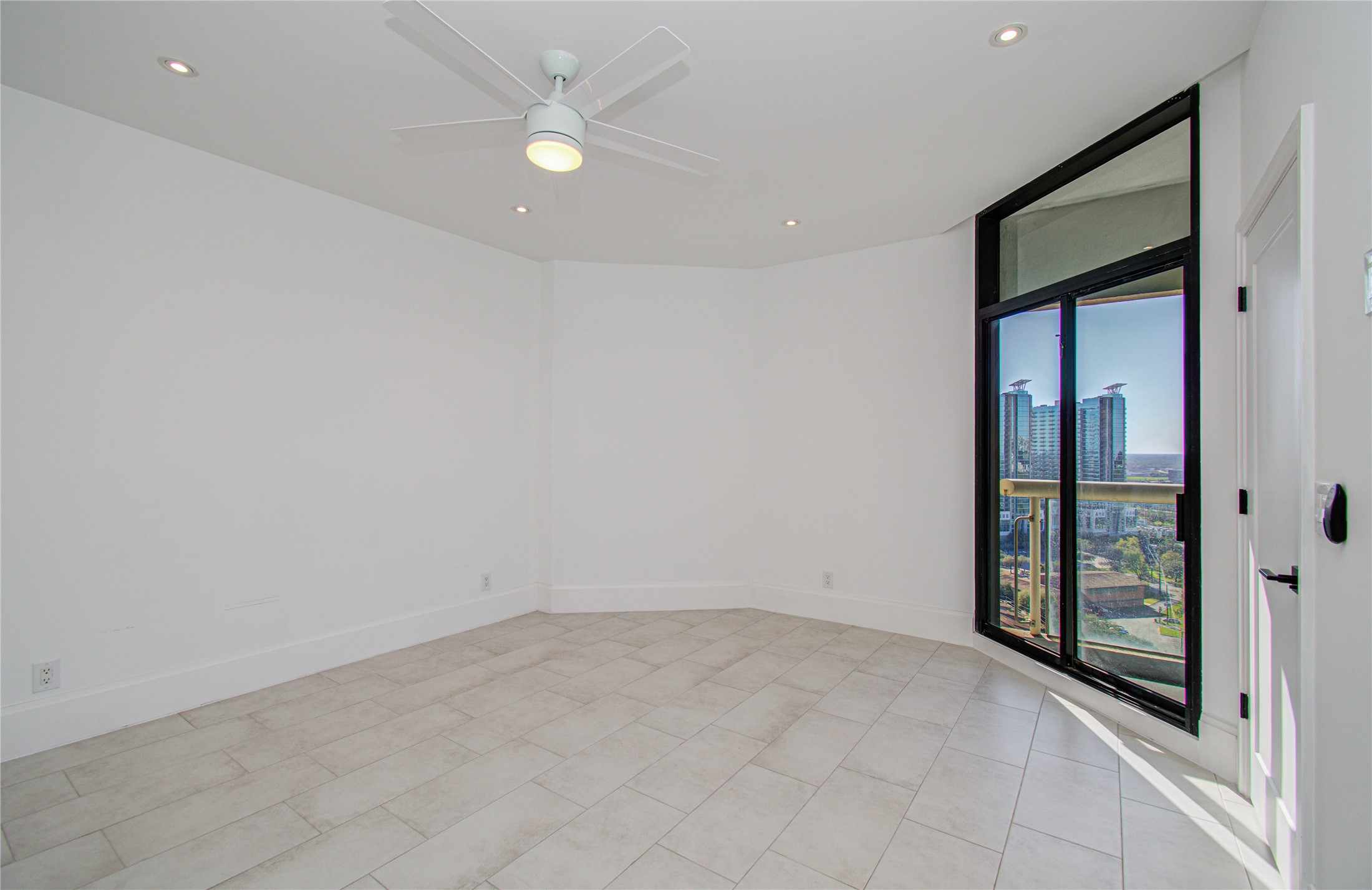 1701 Hermann Drive, Unit 20D Houston, TX 77004 - Photo 14 of 35 an empty room with chandelier fan and windows