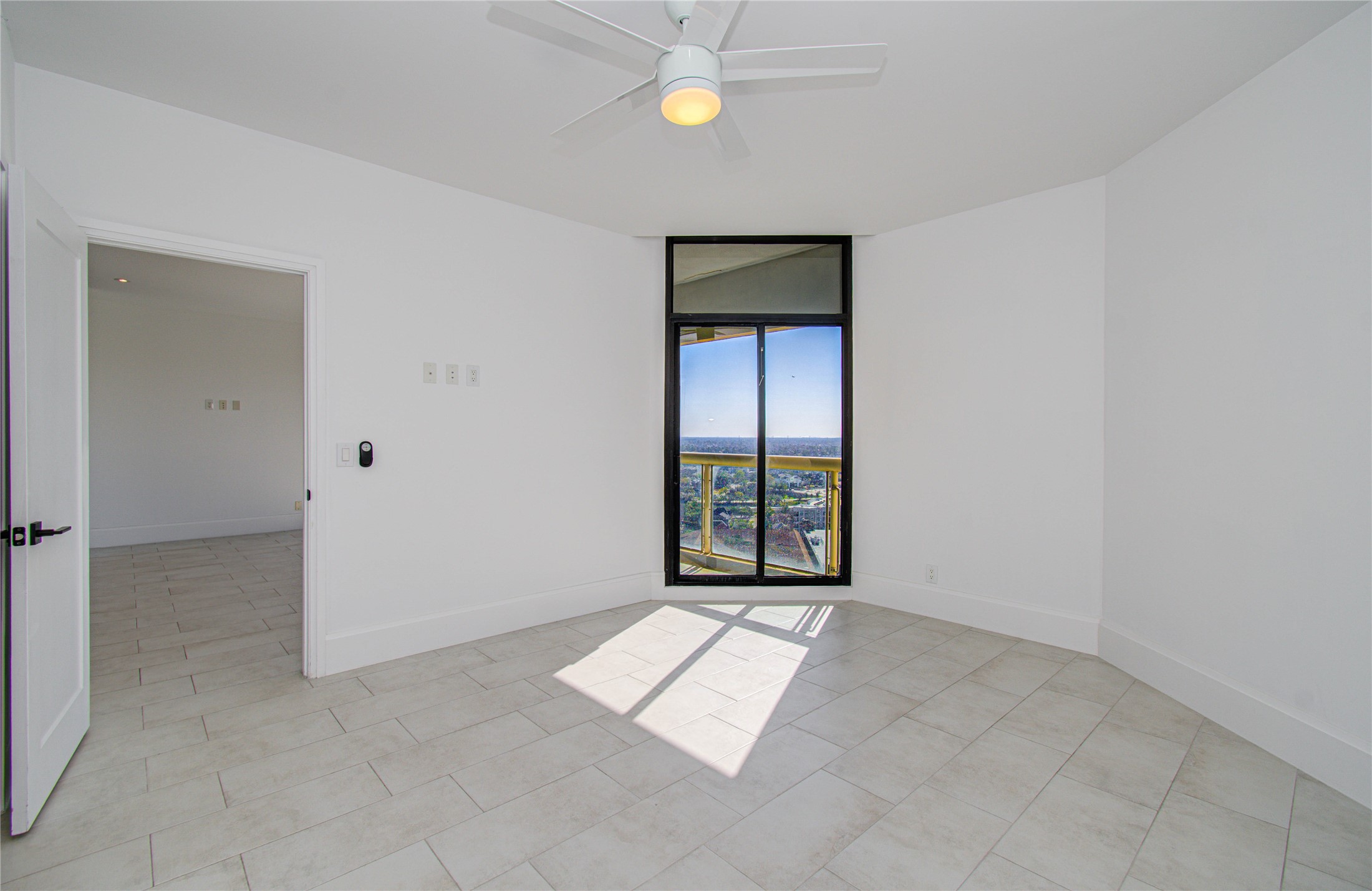 1701 Hermann Drive, Unit 20D Houston, TX 77004 - Photo 20 of 35 an empty room with windows and entrance