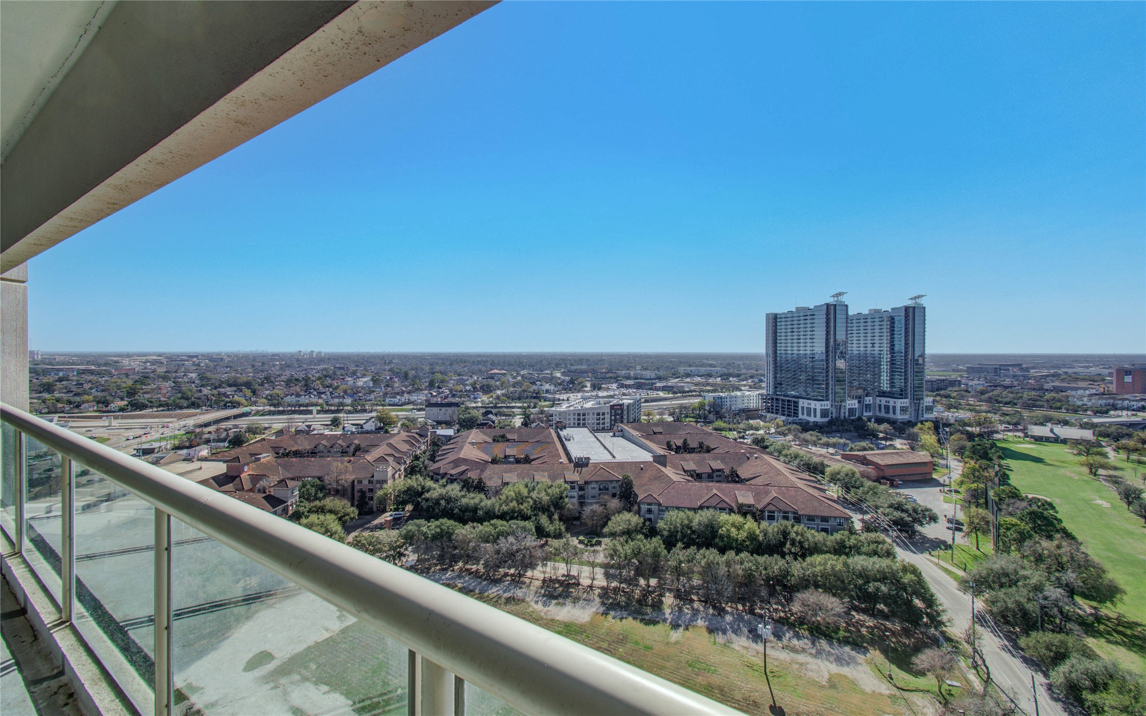 1701 Hermann Drive, Unit 20D Houston, TX 77004 - Photo 22 of 35 a view of a city