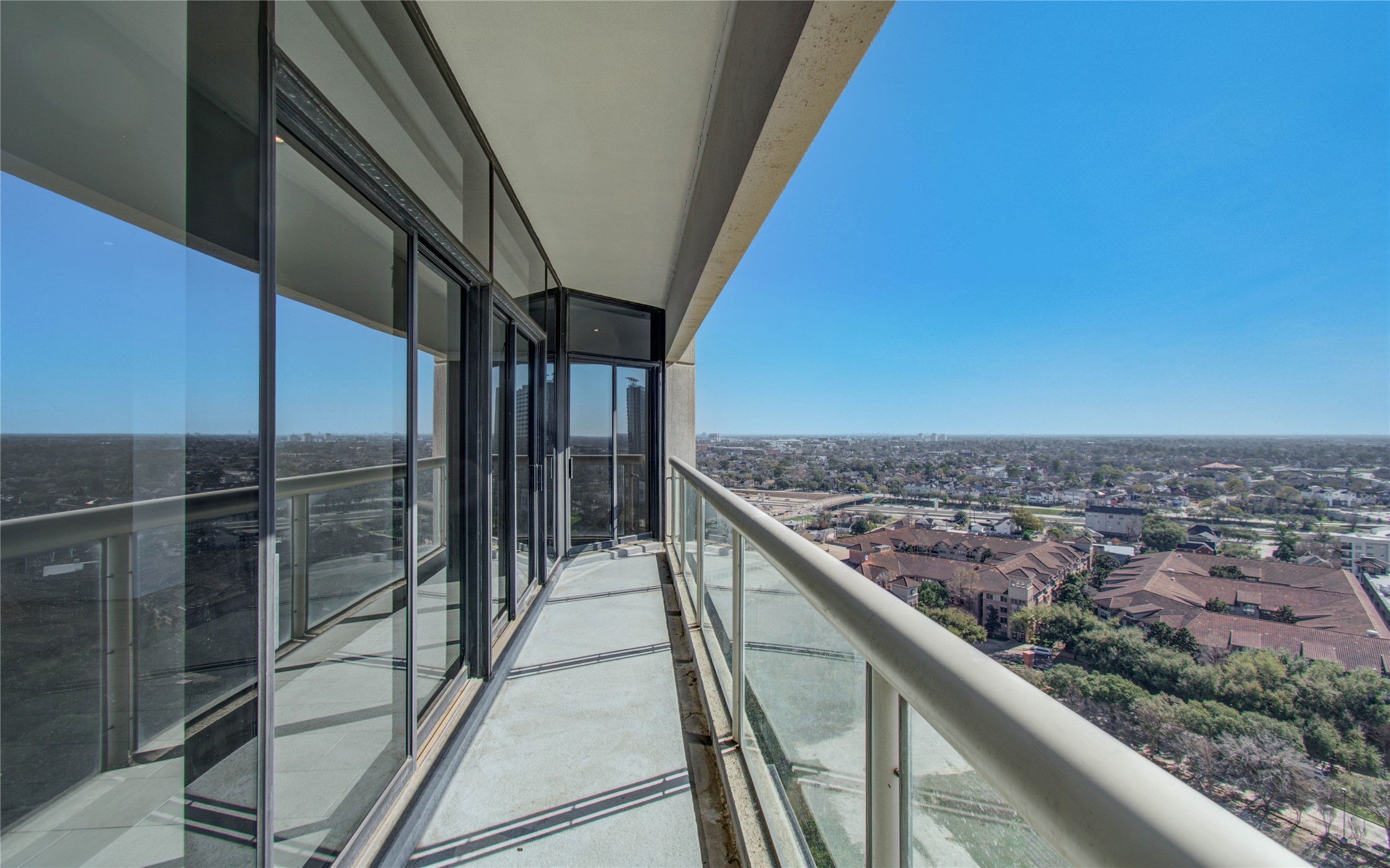 1701 Hermann Drive, Unit 20D Houston, TX 77004 - Photo 26 of 35 a view of balcony