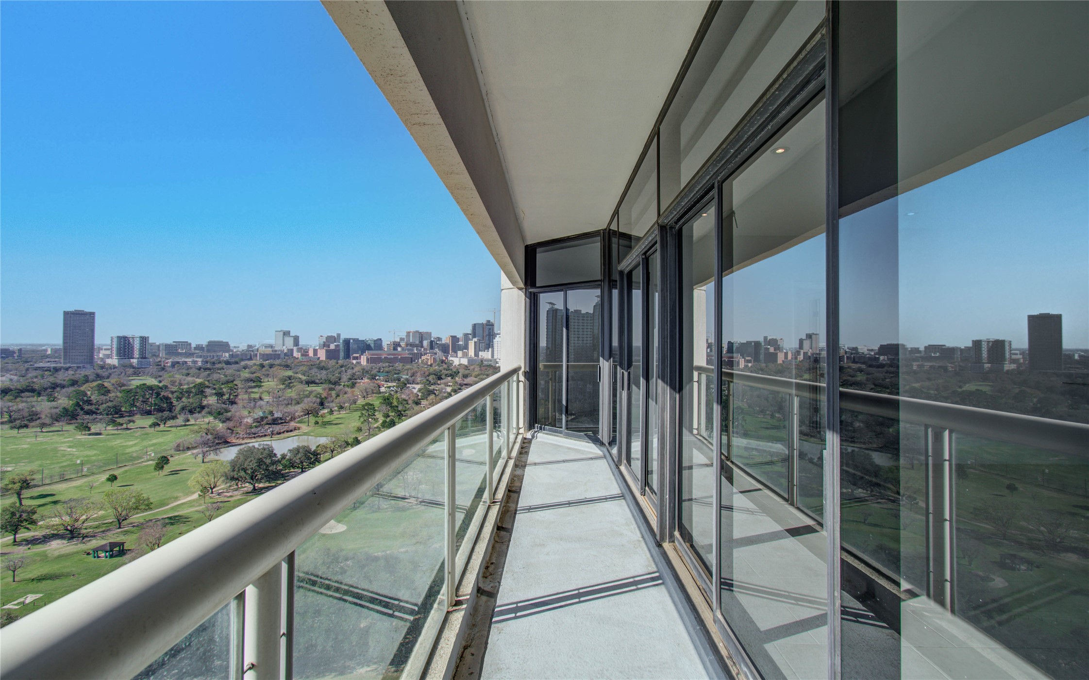 1701 Hermann Drive, Unit 20D Houston, TX 77004 - Photo 27 of 35 a view of a balcony with city view