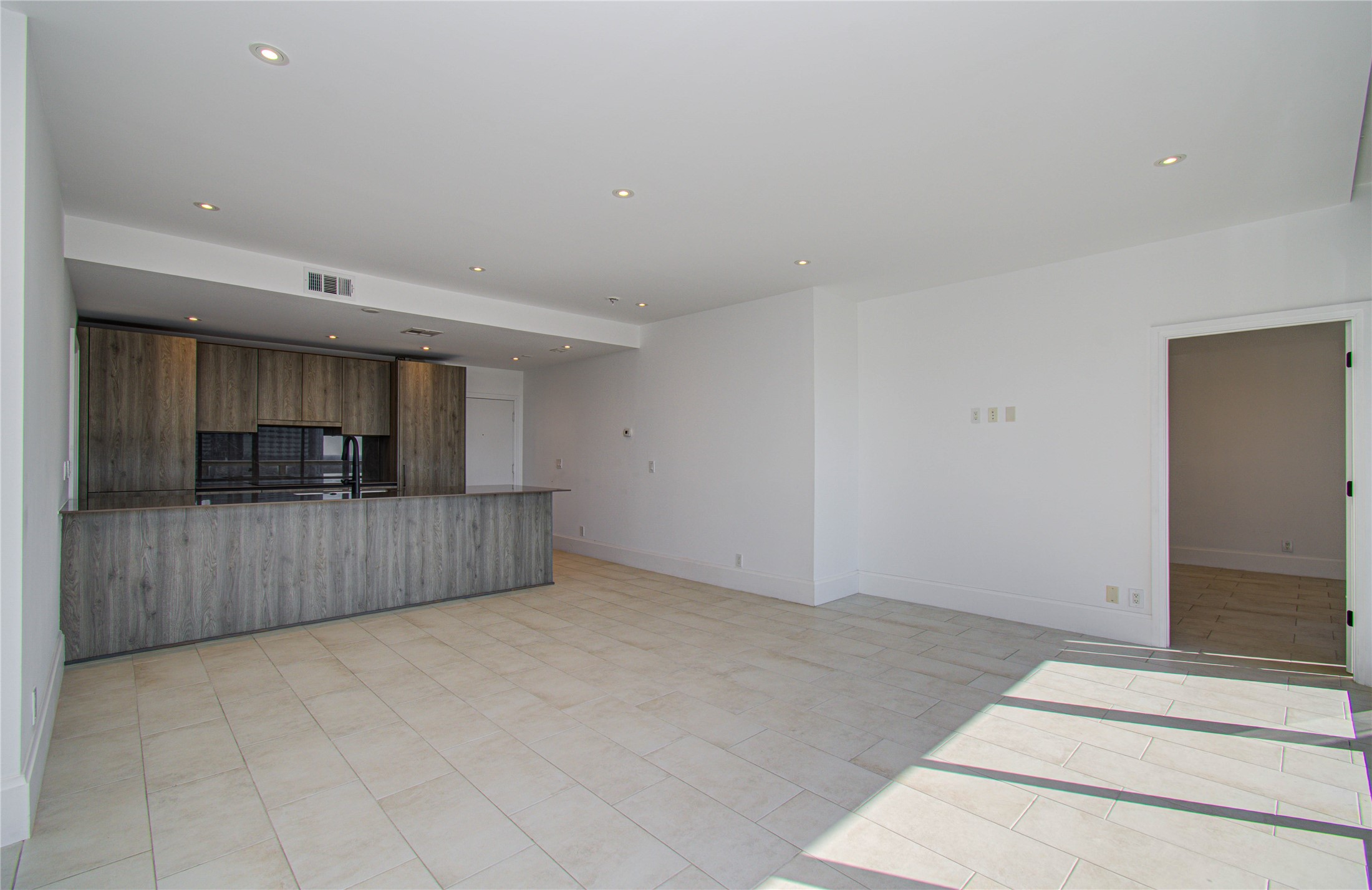 1701 Hermann Drive, Unit 20D Houston, TX 77004 - Photo 10 of 35 a view of room with window