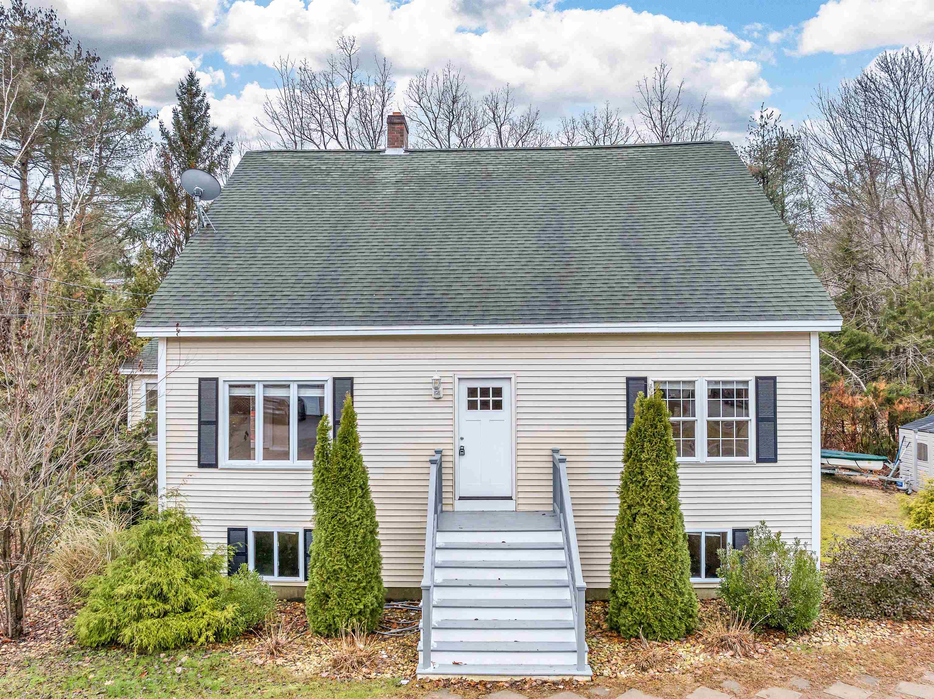 787 Salmon Falls Road Rochester, NH 03868 - Photo 2 of 40