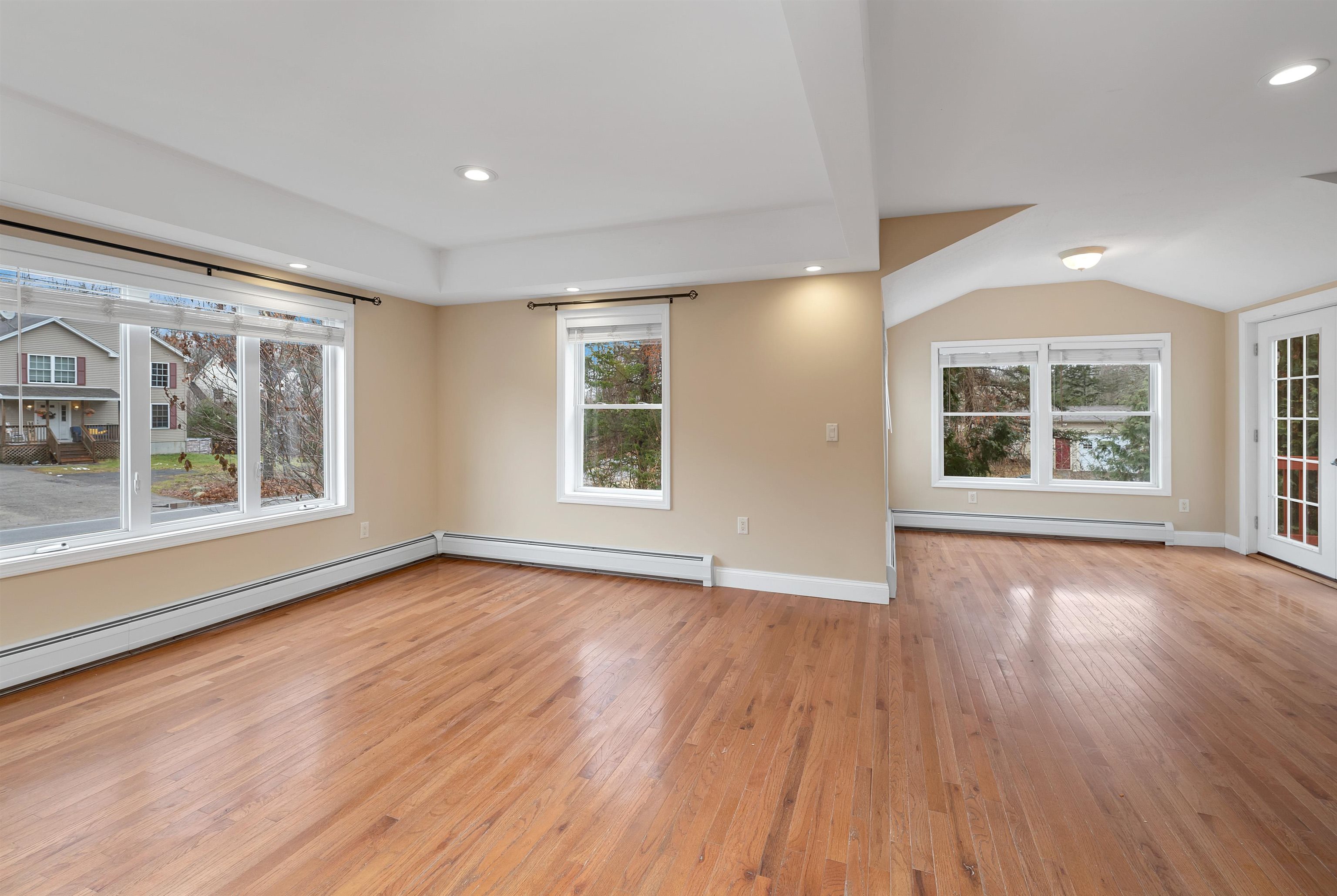 787 Salmon Falls Road Rochester, NH 03868 - Photo 3 of 40