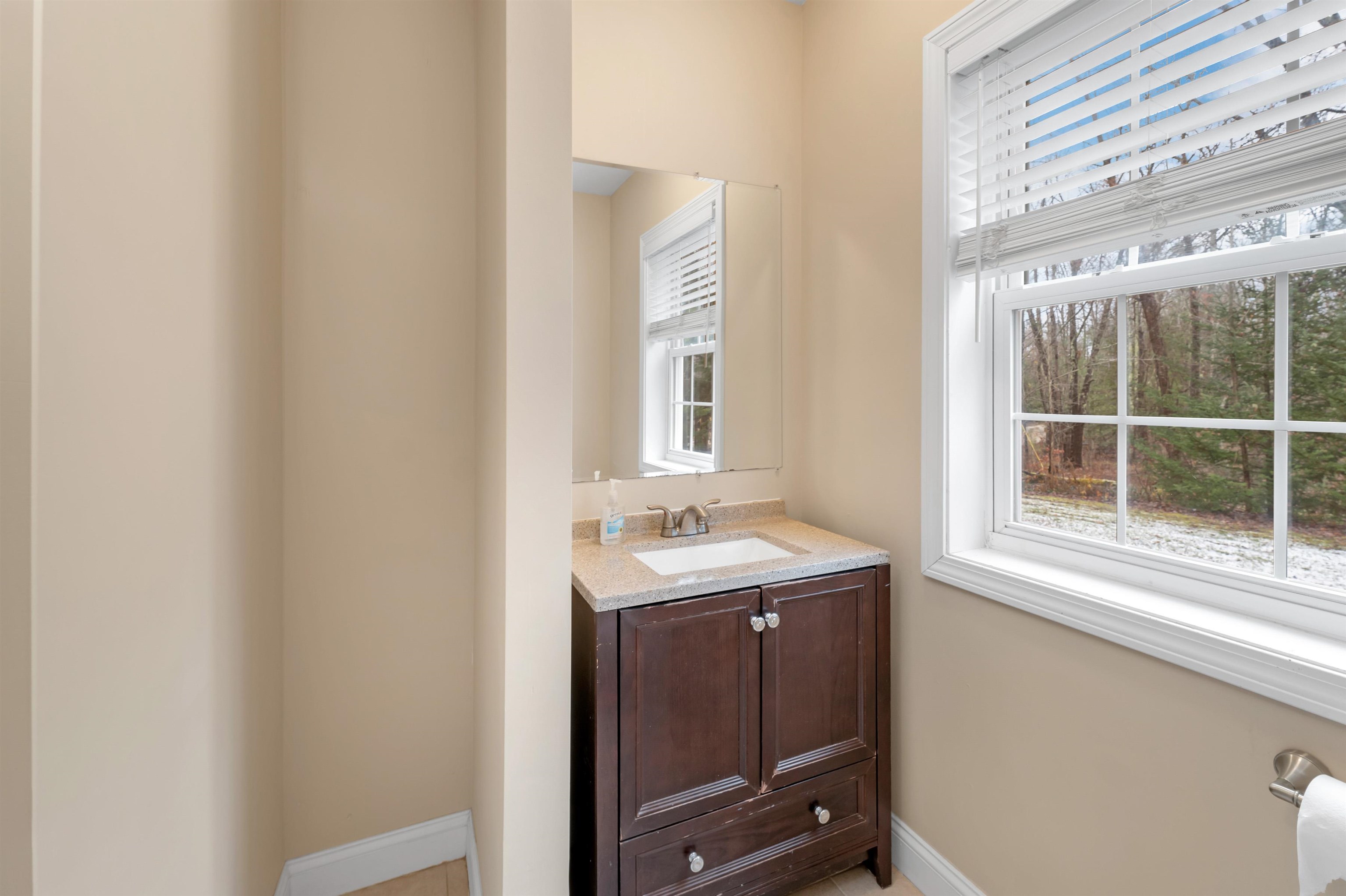 787 Salmon Falls Road Rochester, NH 03868 - Photo 10 of 40