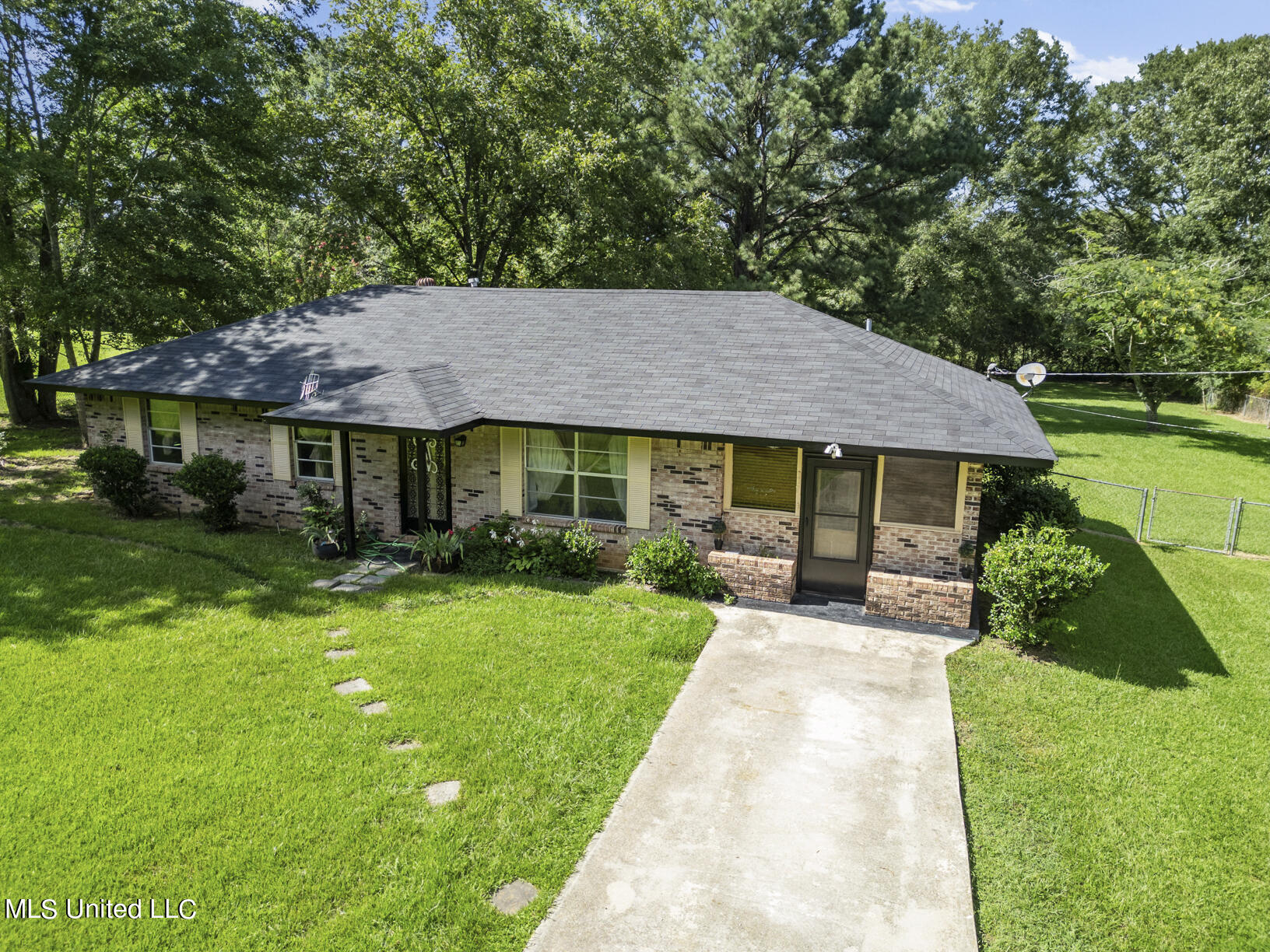 317 Ragan Street Pelahatchie, MS 39145 - Photo 1 of 37 317 Ragan drone final-9