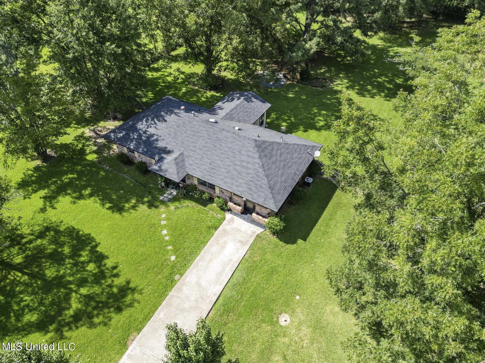 317 Ragan Street Pelahatchie, MS 39145 - Photo 4 of 37 317 Ragan drone final-3
