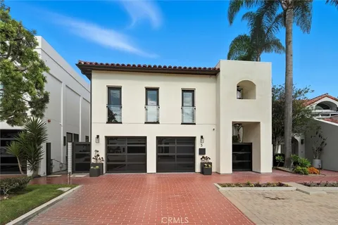 a view of a house with a yard and garage