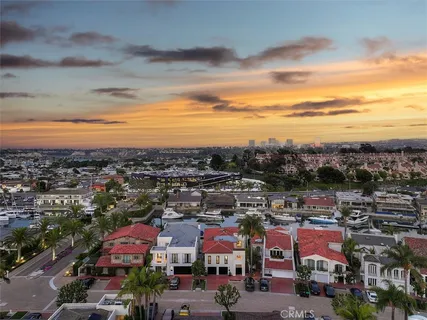 a view of entryway and hall