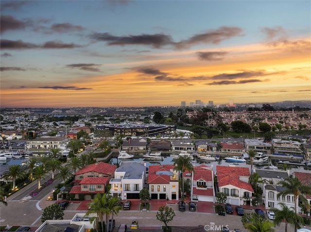 a view of entryway and hall