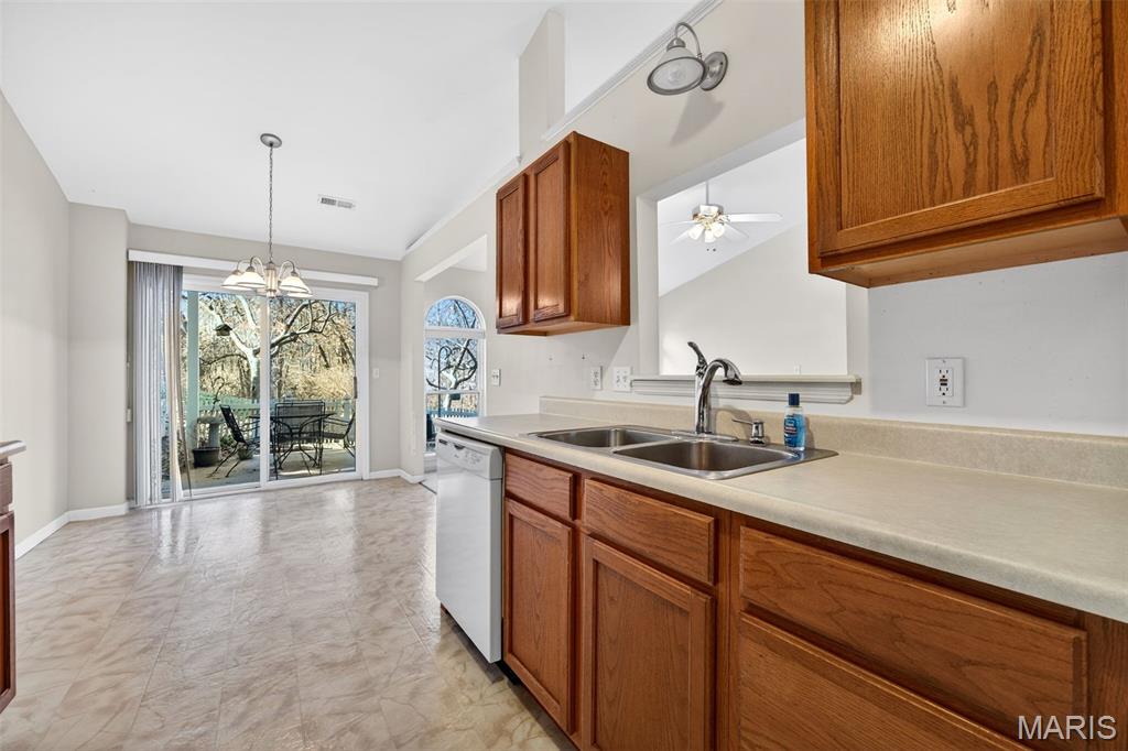 933 Blumhoff Road Wentzville, MO 63385 - Photo 11 of 24