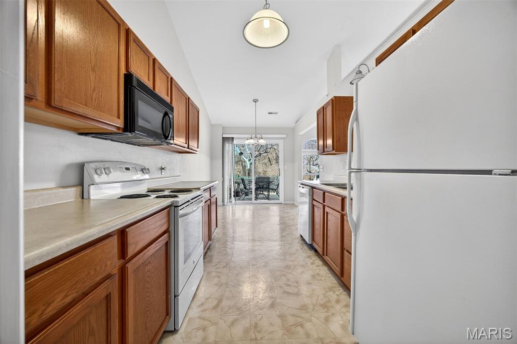 933 Blumhoff Road Wentzville, MO 63385 - Photo 8 of 24