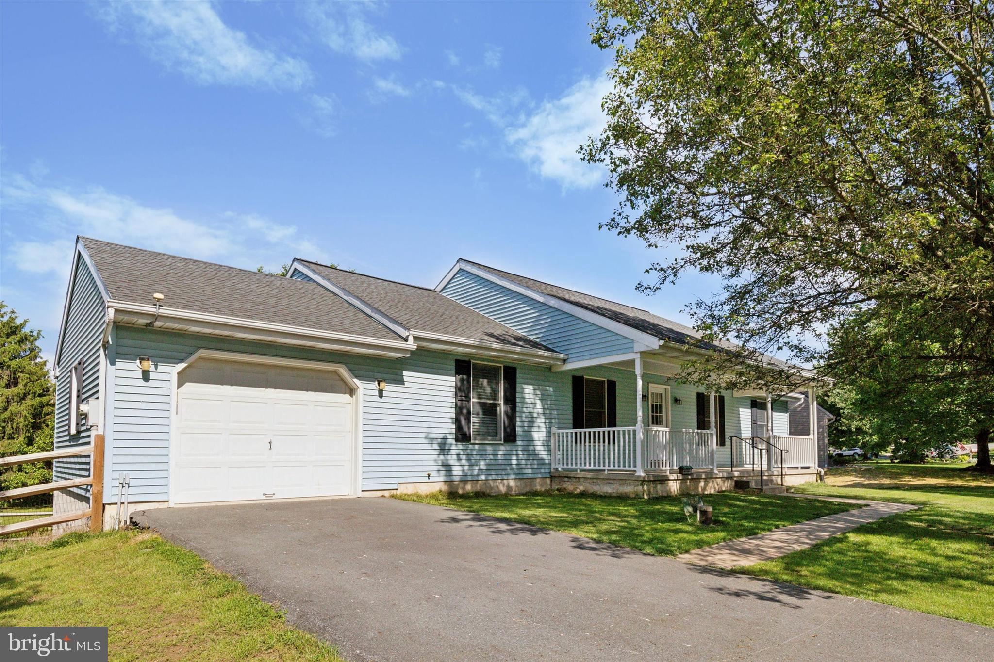 1069 Hearthstone Road Lancaster, PA 17603 - Photo 2 of 33