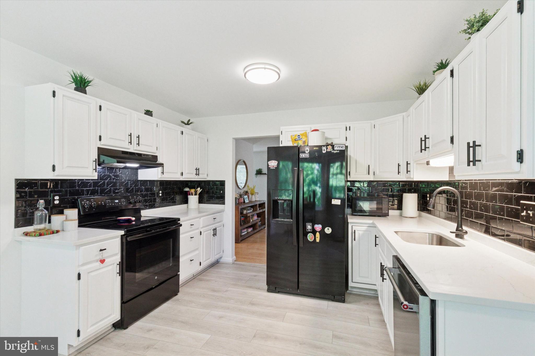 1069 Hearthstone Road Lancaster, PA 17603 - Photo 8 of 33