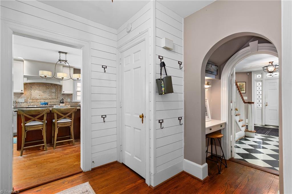 1013 Ferndale Boulevard High Point, NC 27262 - Photo 19 of 43 Hallway