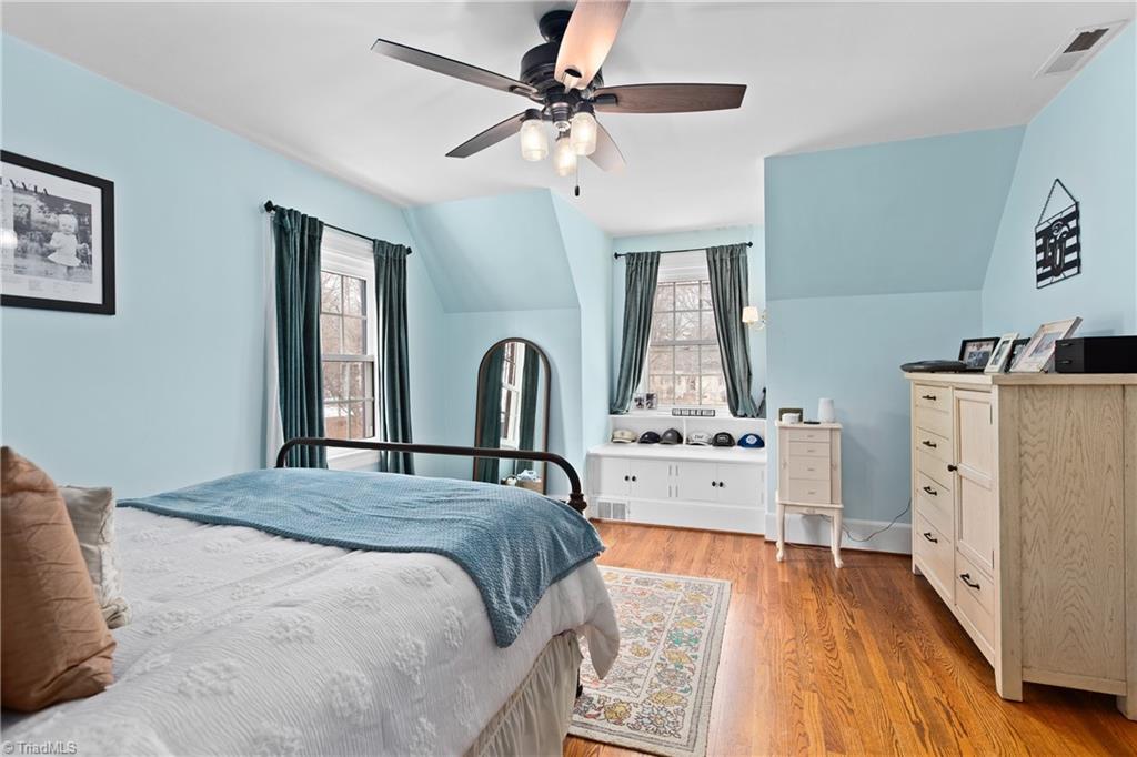 1013 Ferndale Boulevard High Point, NC 27262 - Photo 34 of 43 Primary Bedroom