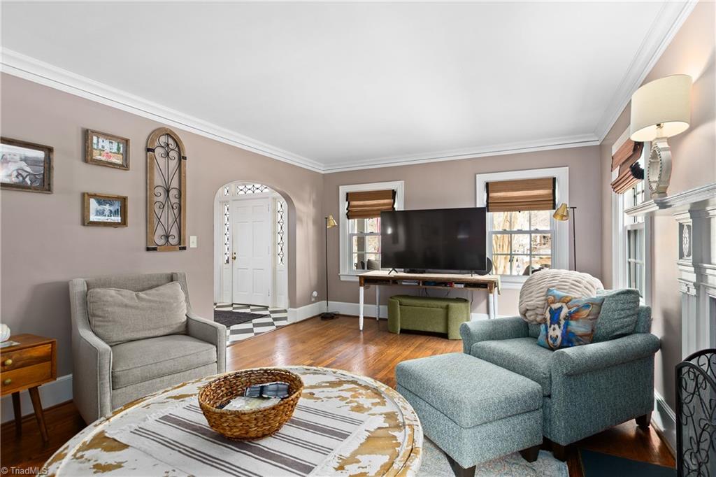 1013 Ferndale Boulevard High Point, NC 27262 - Photo 7 of 43 Living Room