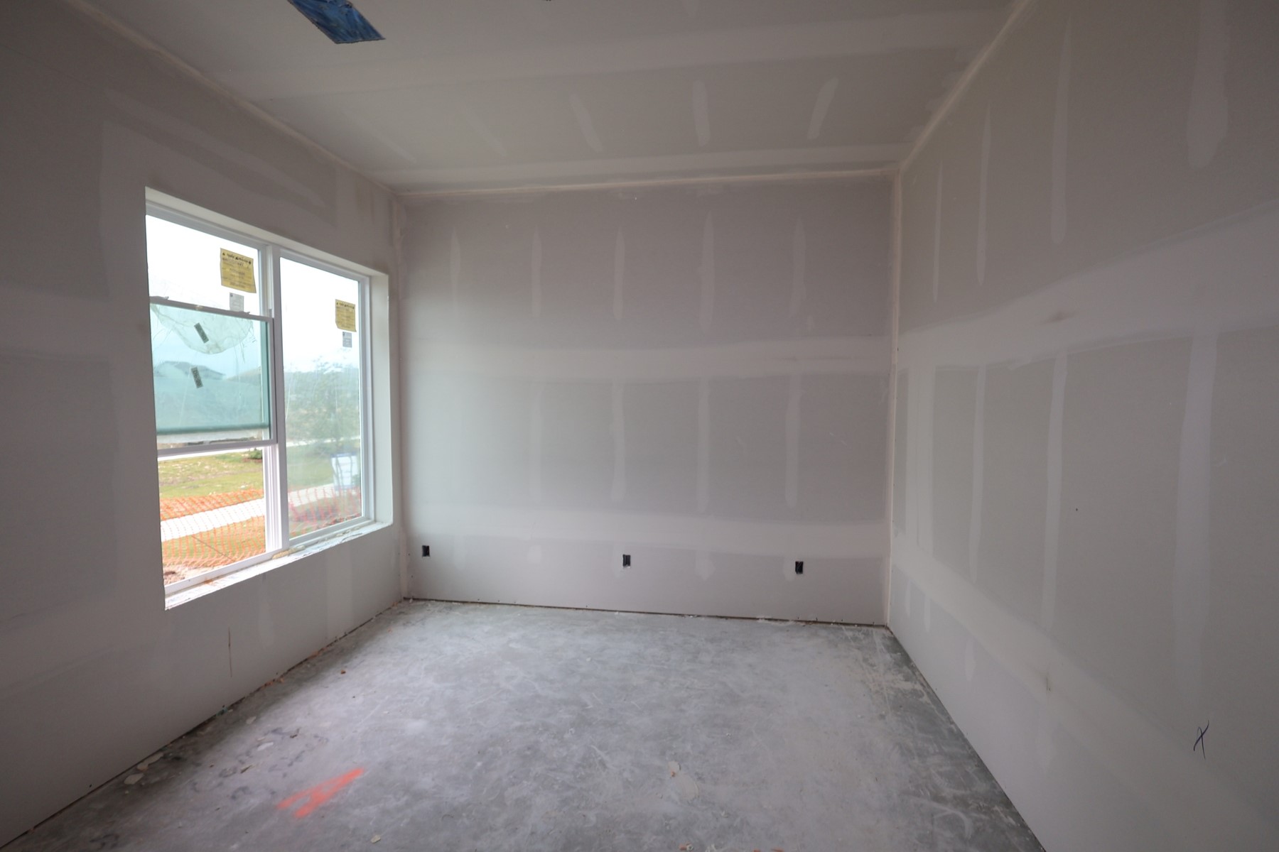 5523 Bonfire Alley Manvel, TX 77578 - Photo 9 of 19 an empty room with a window
