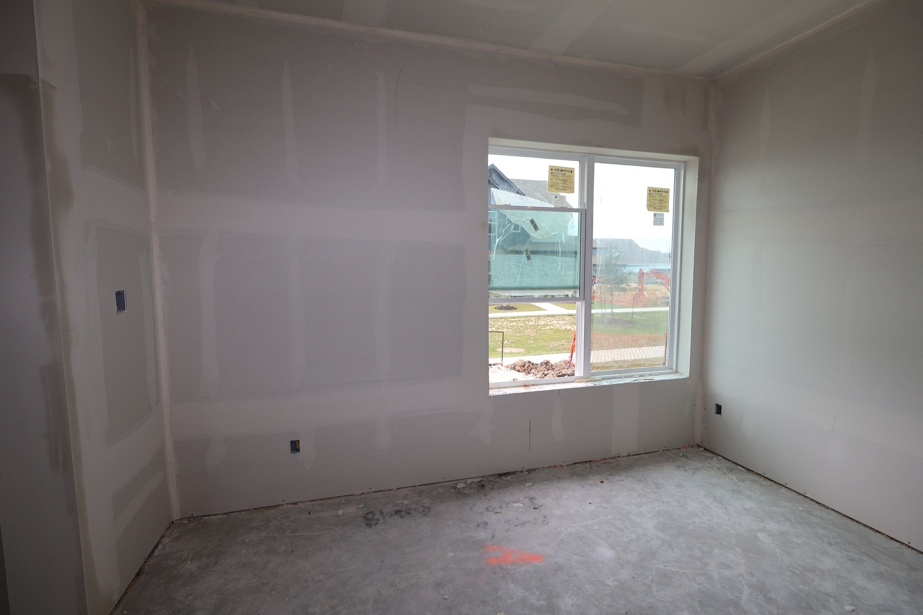 5523 Bonfire Alley Manvel, TX 77578 - Photo 8 of 19 an empty room with a window