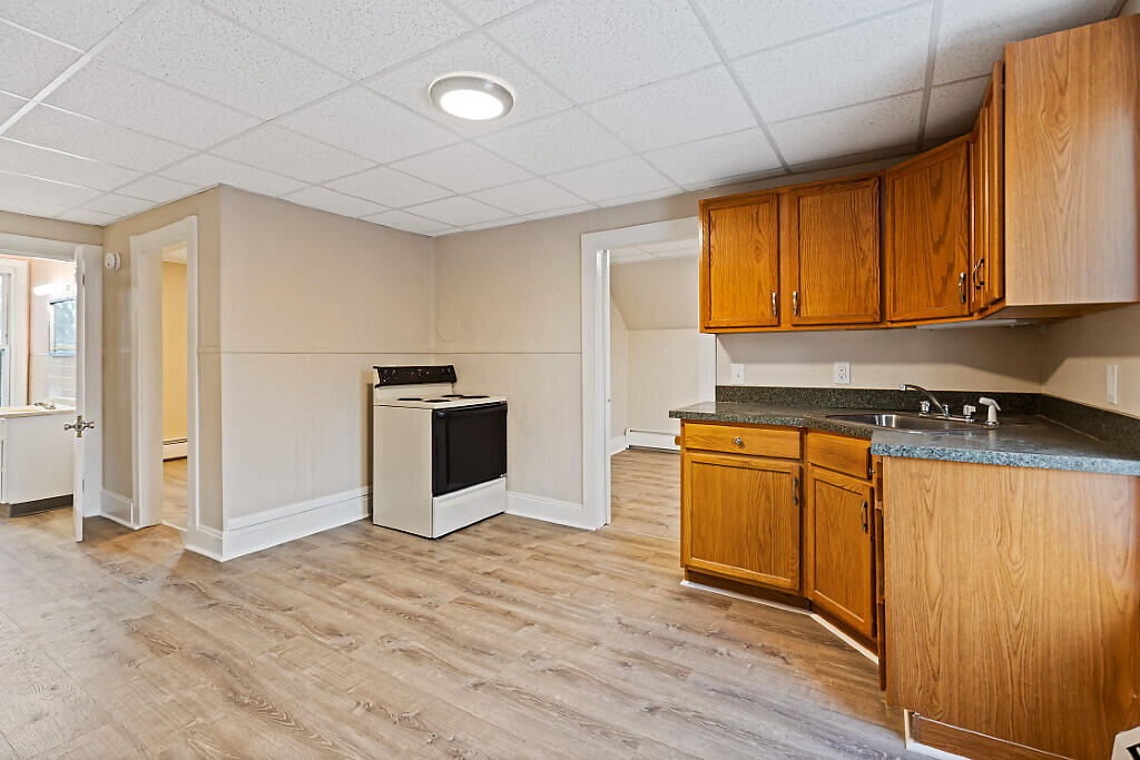 96 Clinton Avenue Winslow, ME 04901 - Photo 19 of 32 42_BP5A3273_DxO_mls