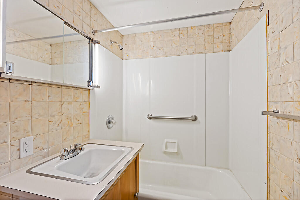 96 Clinton Avenue Winslow, ME 04901 - Photo 5 of 32 30_BP5A3237_DxO_mls