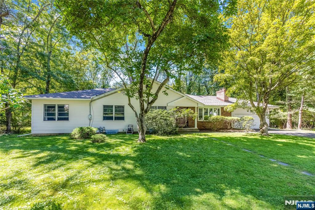11 Sunset Road Demarest, NJ 07627 - Photo 4 of 49 Gallery Image 4
