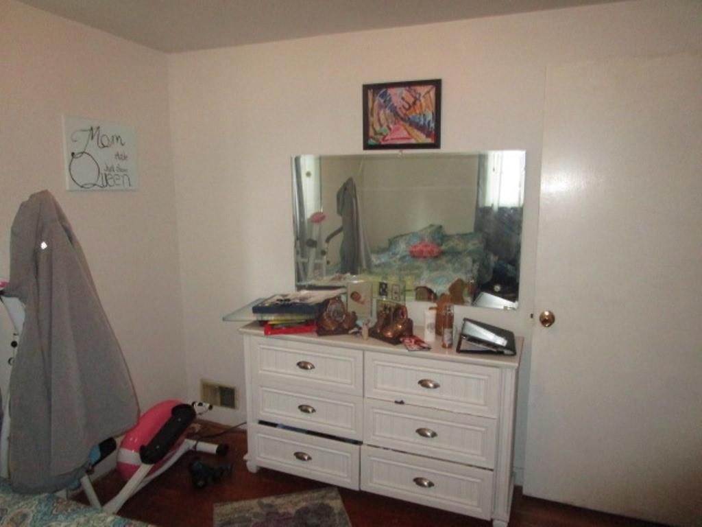 1560 Greentree Road Pittsburgh, PA 15220 - Photo 12 of 18 Gallery Image 12
