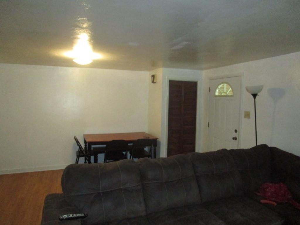 1560 Greentree Road Pittsburgh, PA 15220 - Photo 6 of 18 Gallery Image 6