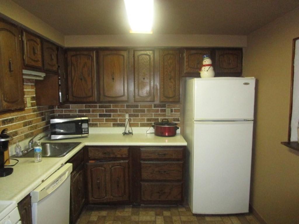 1560 Greentree Road Pittsburgh, PA 15220 - Photo 7 of 18 Gallery Image 7