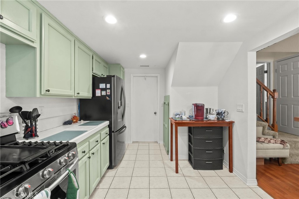 1866 Rory Lane, Unit 5 Simi Valley, CA 93063 - Photo 11 of 36