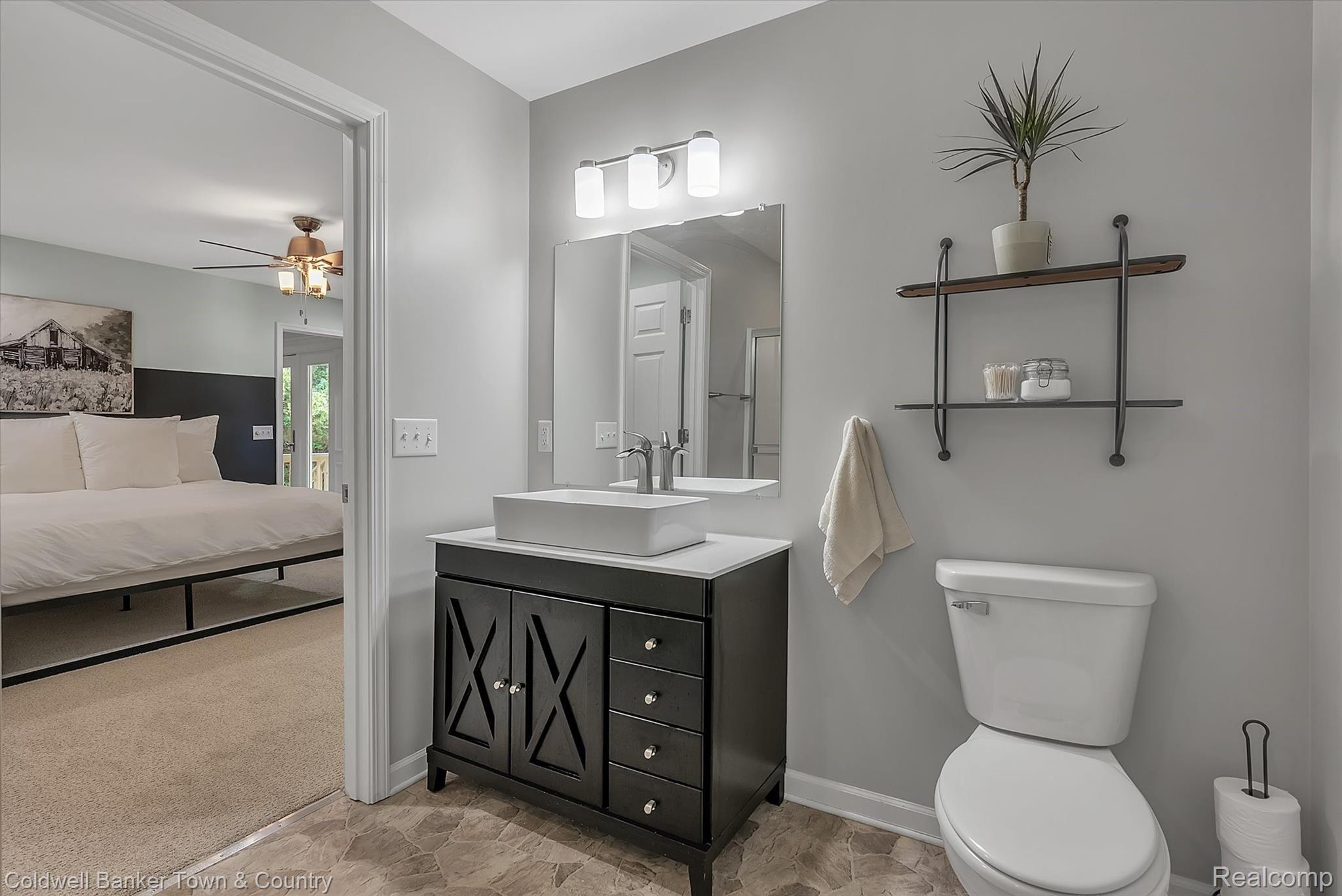 5431 Evans Road Holly, MI 48442 - Photo 26 of 81 Attached Master Bathroom