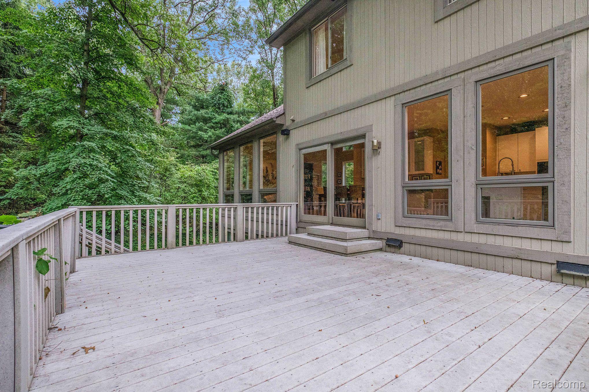 727 South Van Road Holly, MI 48442 - Photo 31 of 42 Trex Deck