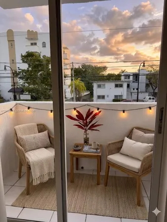 $2,400 | 3052 Southwest 27th Avenue, Unit 204, Miami, FL 33133