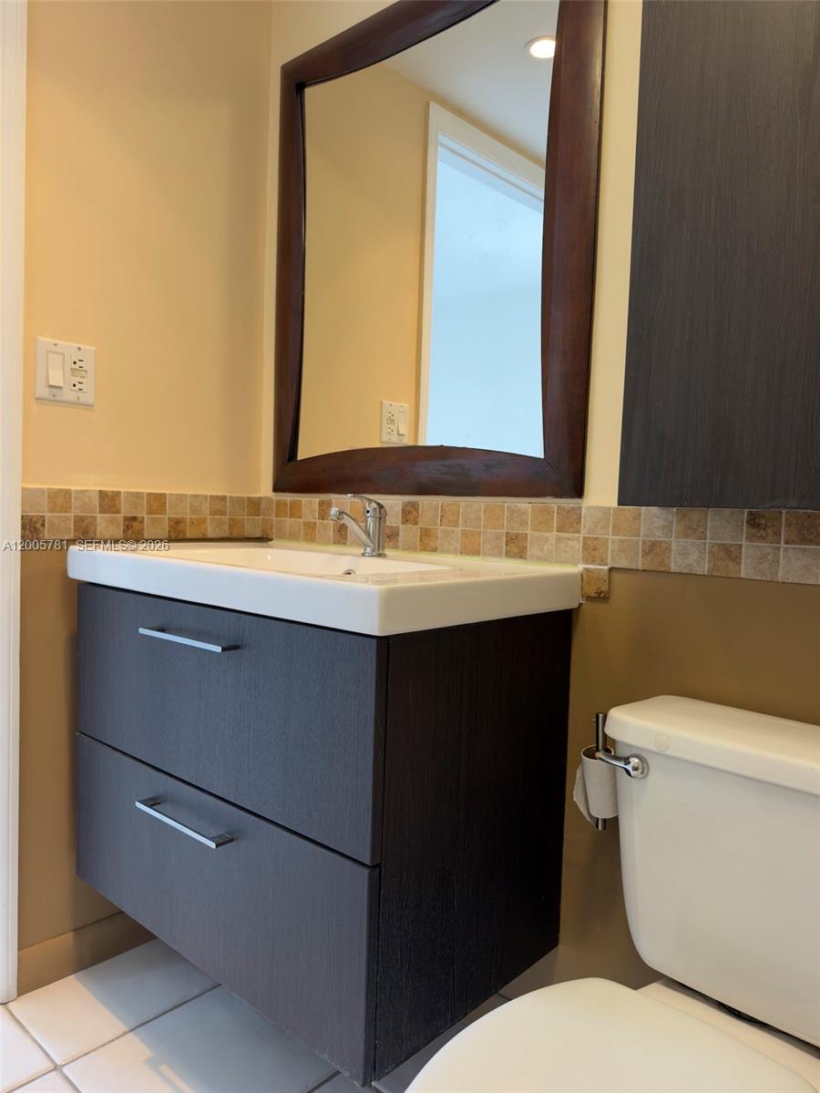 3052 Southwest 27th Avenue, Unit 204 Miami, FL 33133 - Photo 22 of 29 en suite bathroom
