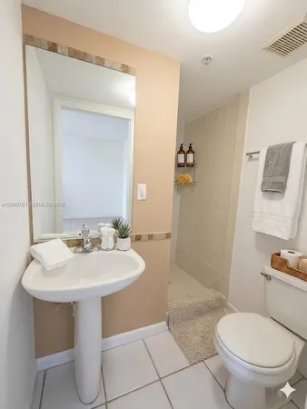 $2,400 | 3052 Southwest 27th Avenue, Unit 204, Miami, FL 33133