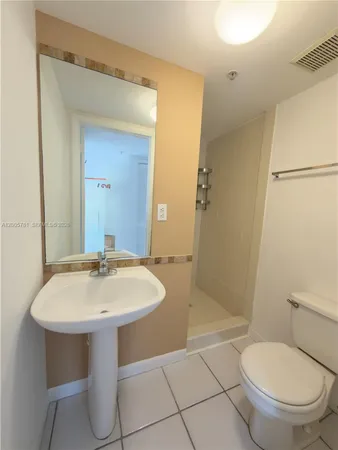$2,400 | 3052 Southwest 27th Avenue, Unit 204, Miami, FL 33133